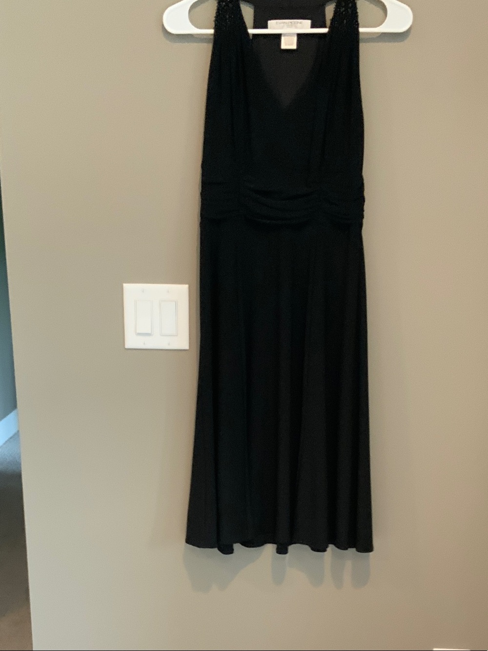 Evan Picone Black Sleeveless V-Neck Midi Dress